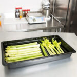 Bandeja cambro de policarbonato gn negro 1/1 x 2.5" 12CW-110 - Imagen 2