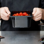 Bandeja cambro de policarbonato color negro 1/6 x 4" 64CW-110 - Imagen 2