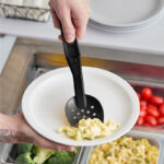 cuchara cambro de policarbonato deli perforada negro SPOP11CW-110 - Imagen 2